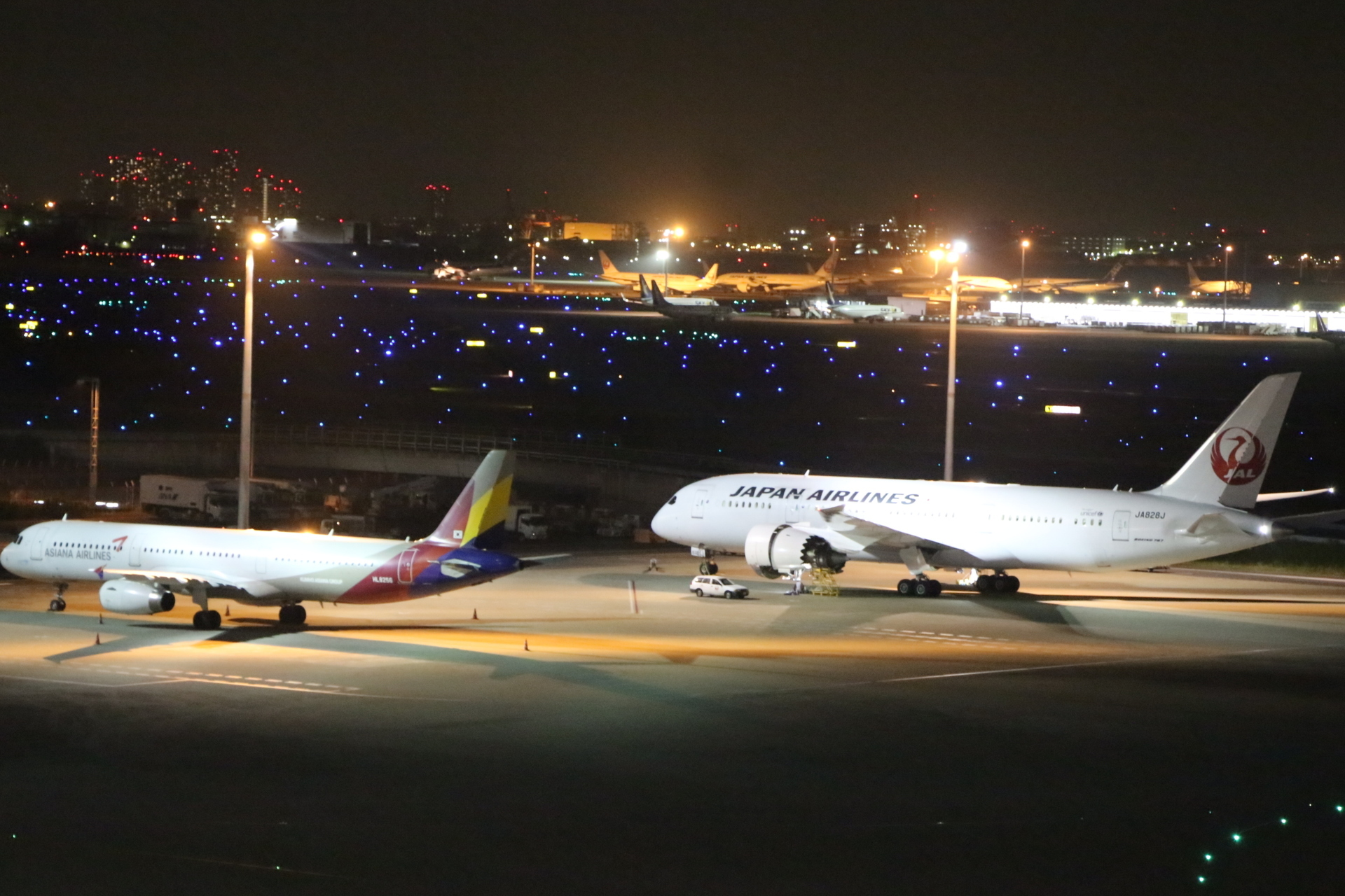 羽田空港国際線ターミナルからの飛行機夜景 気まぐれドライブ日記 自然の生命の風景と夜景